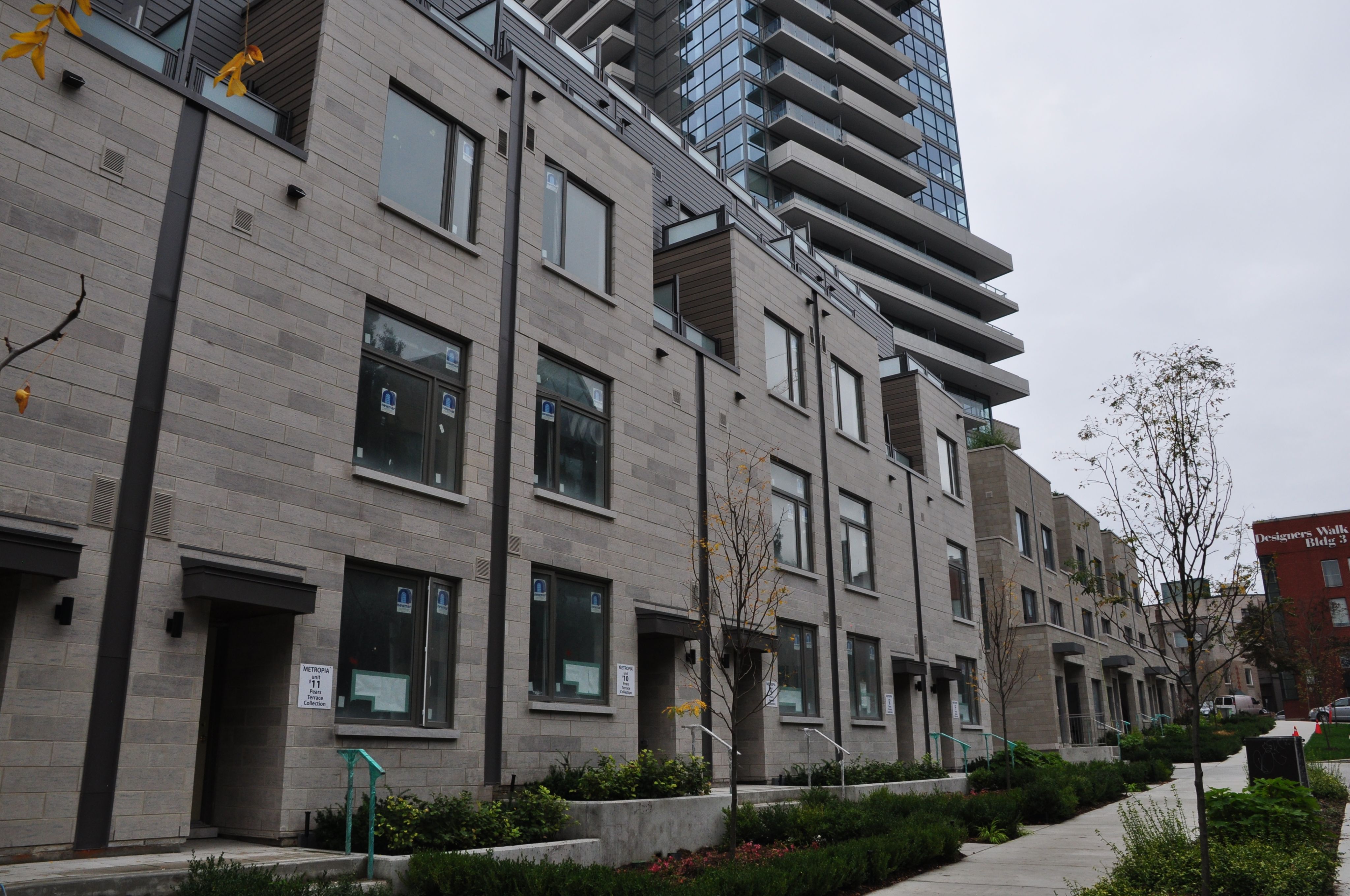 Streetview of modern townhouses at 250 Davenport.